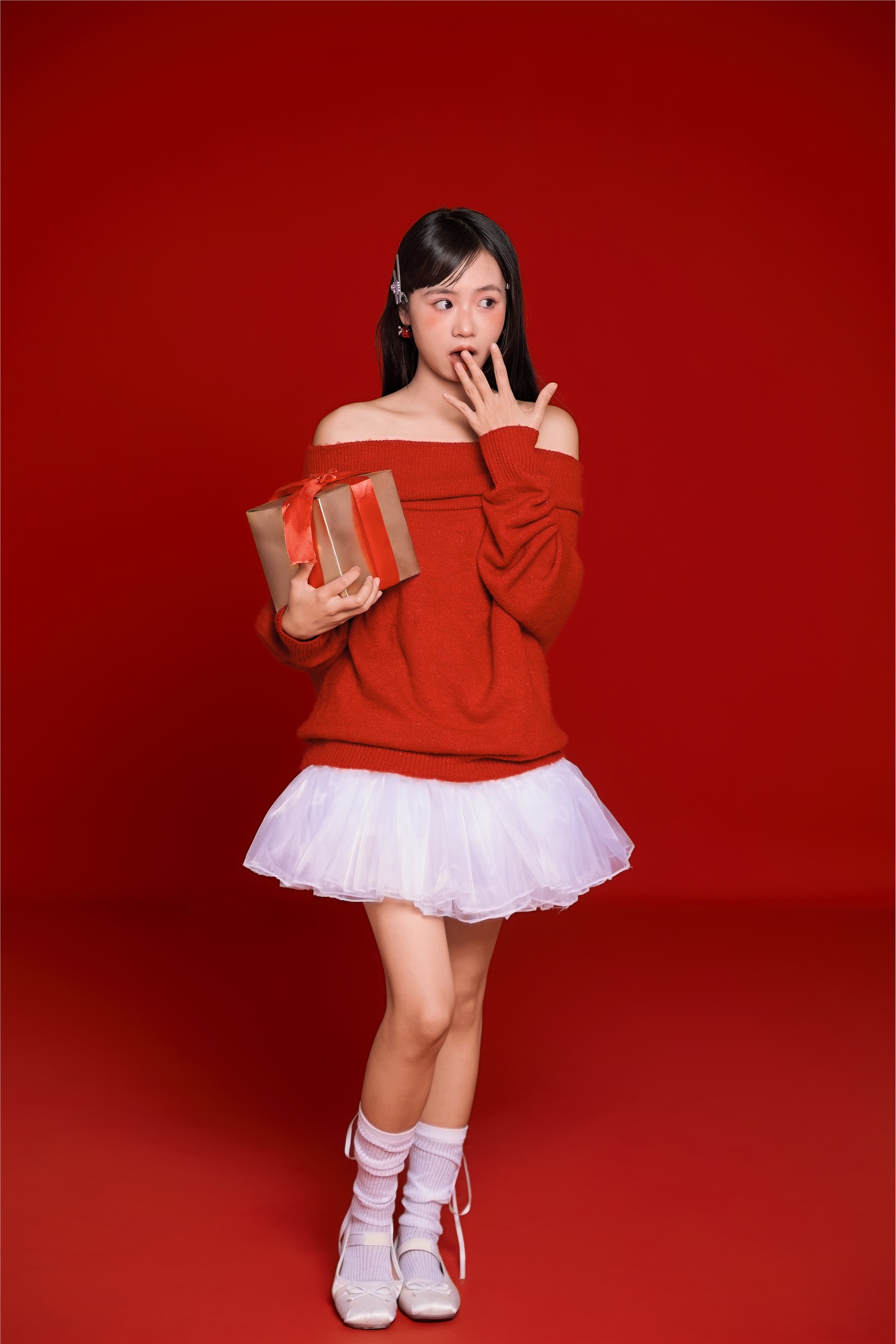 YITUYU艺图语 2025.02.01 红色圣诞 是三金呀